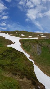 The trail along the edge of the cliff up to the top of the ridge.
